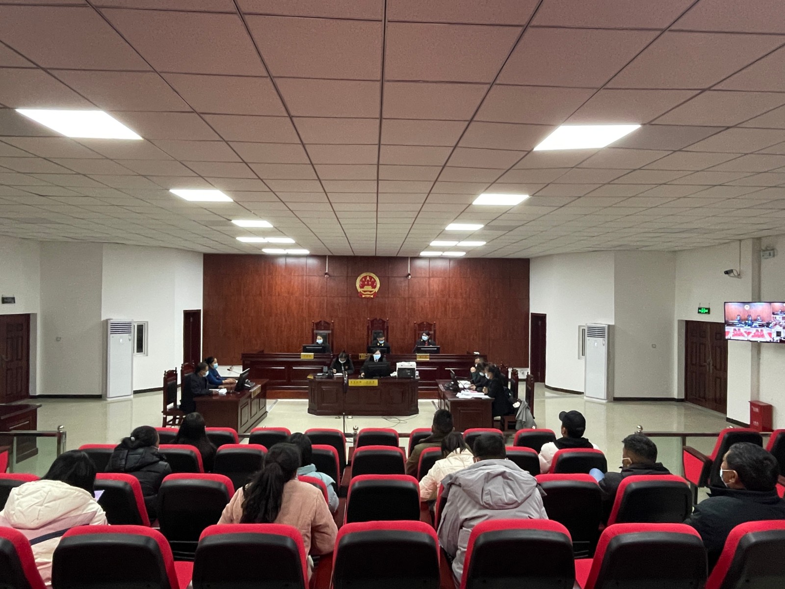 波密法院开庭审理一起行政登记案件 (2).jpg